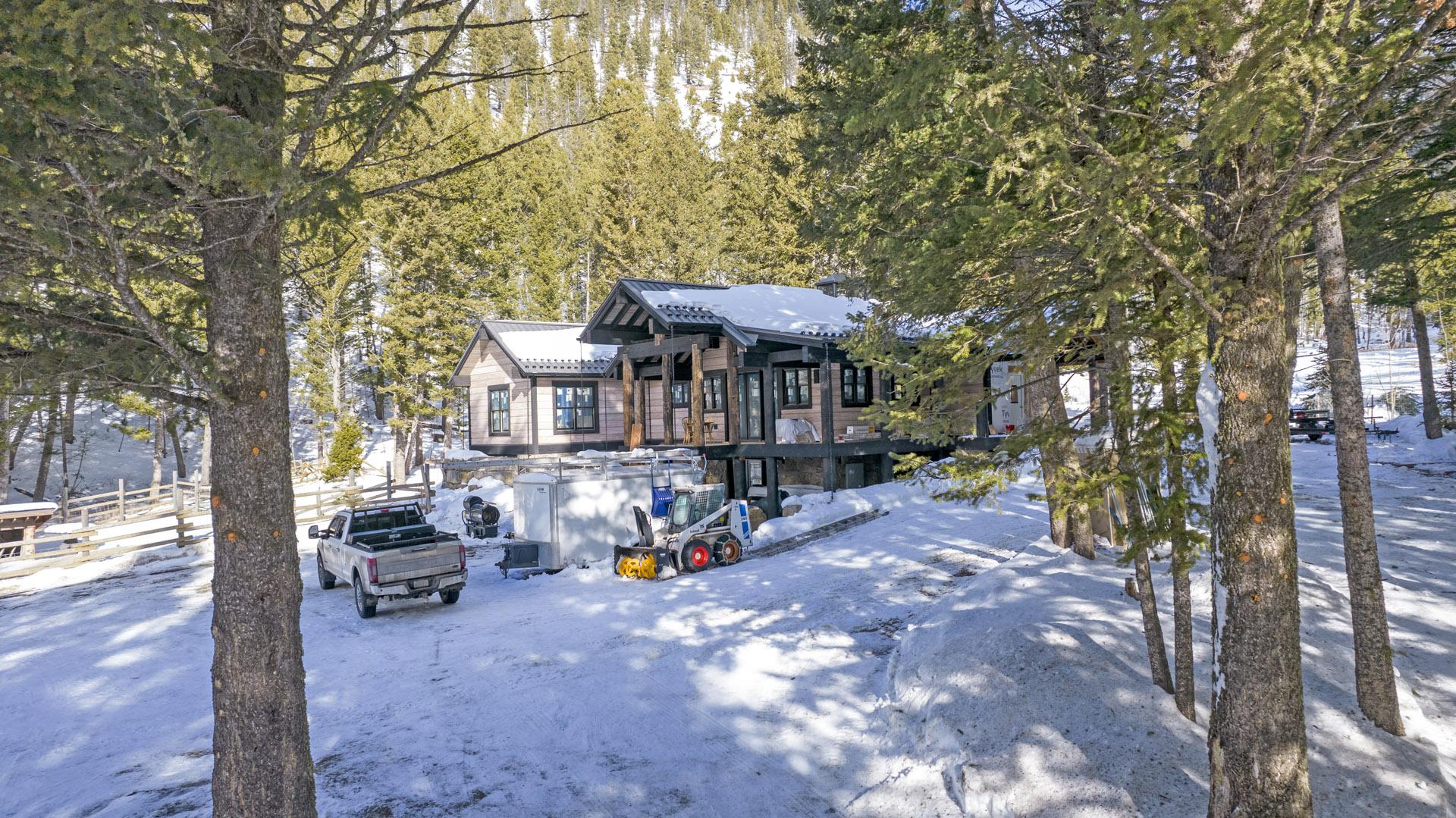 Yellowstone Custom Log Home — completed project by AquaBlock Construction, Bozeman MT
